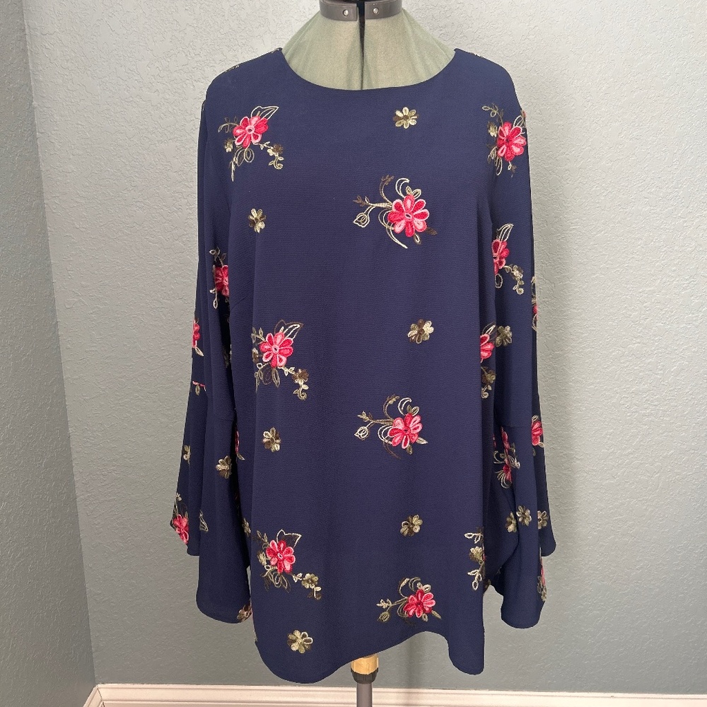 Neiman Marcus navy top